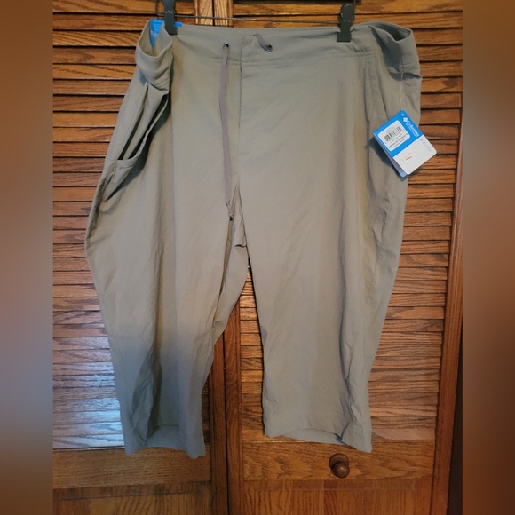 Columbia NWT Anytime Outdoor Capri Womans Size 22 - Picture 2 of 9